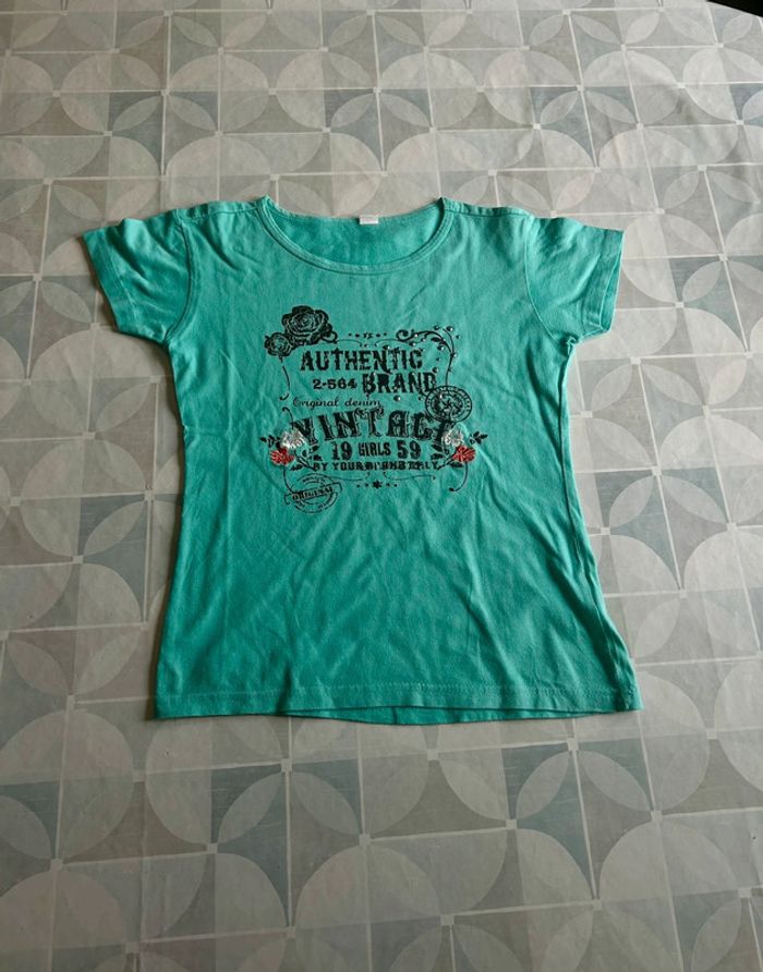 T shirt fille - 12 ans - en très bon état