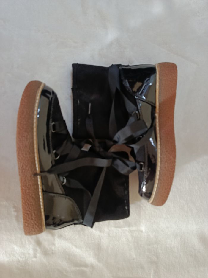 À saisir : neuves , bottines jamais mises , " camaïeu" , taille 36 ! !