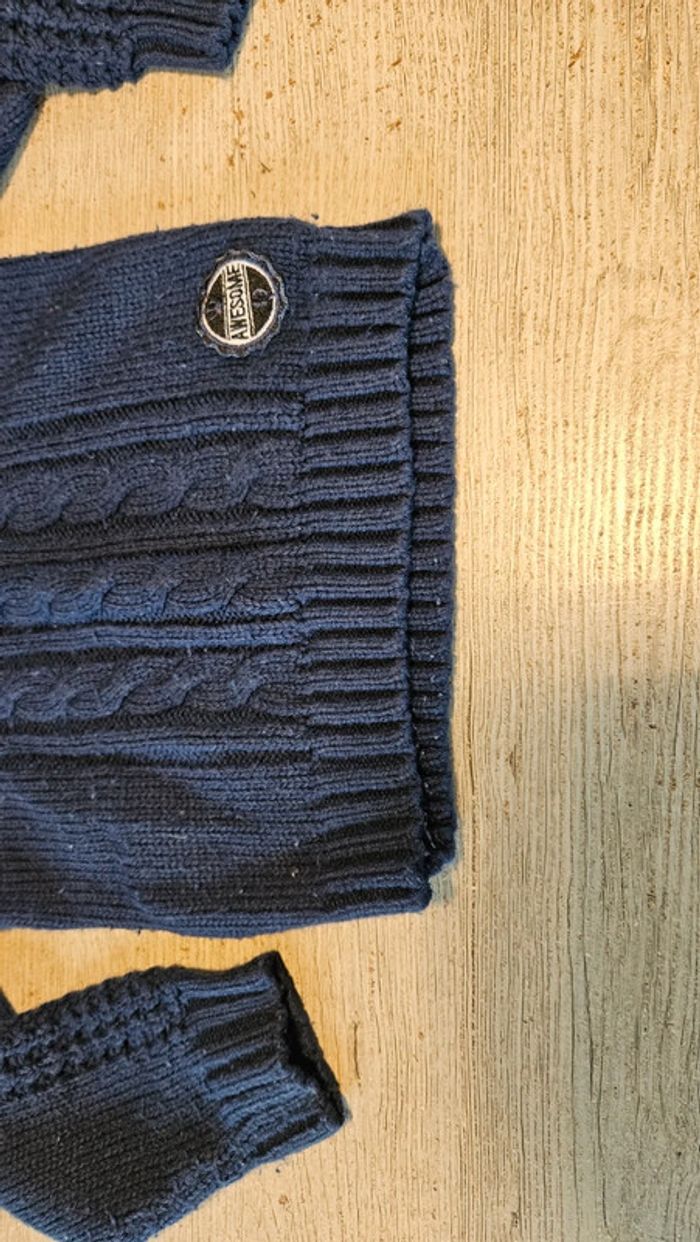Pull bleu foncé à manches longues et col en V, New Basic, 4/5 ans, bon etat - photo numéro 4