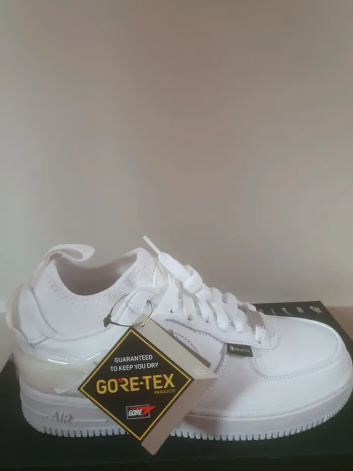 Nike Air Force 1 "Gore-Tex" full white(38.5) - photo numéro 2