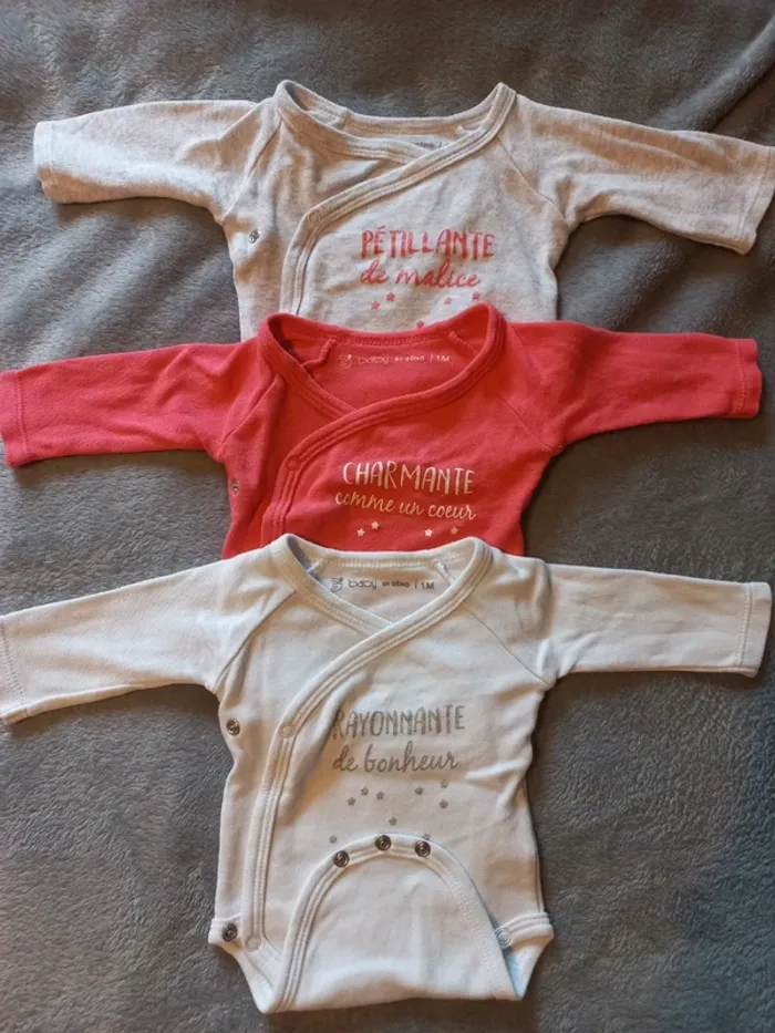 Lot de 3 bodys taille 1 mois