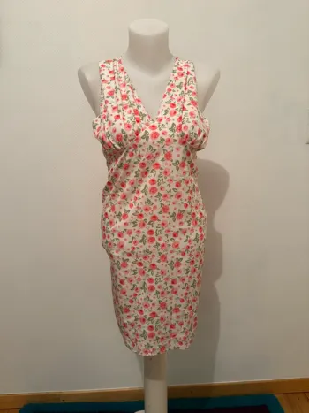 Robe d’été neuve dos nue à fleur taille S yeanzi jun