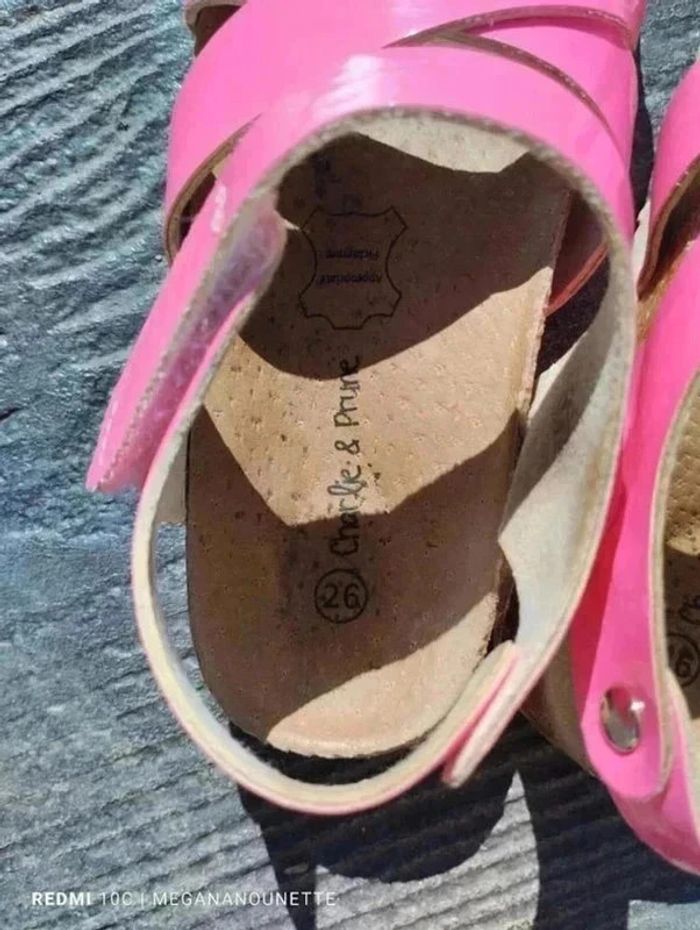 💖 Sandales roses fluo fille – Pointure 26 – Intérieur cuir – Très bon état - photo numéro 3