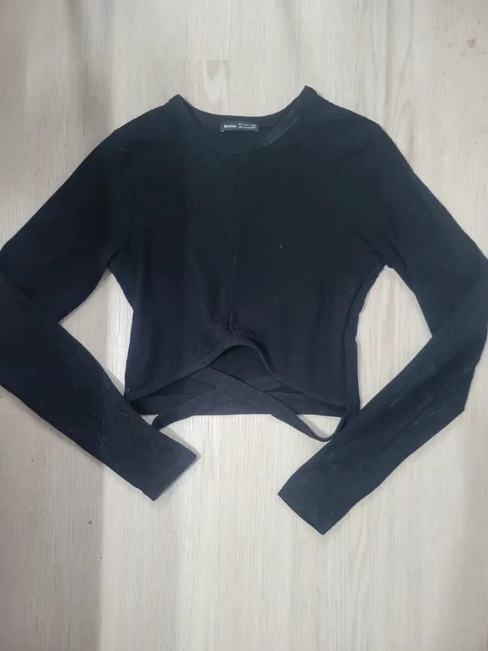 Haut noir bershka avec des bandes croisées - photo numéro 2