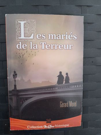 Livre nous deux les mariés de la terreur