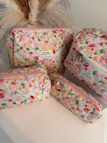 Lot de 4 trousses de toilette colorées en tissu