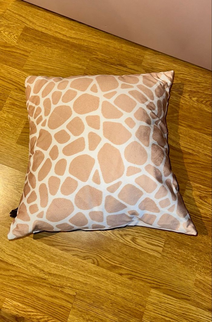 Coussin / oreiller girafe Atmosphera neuf - photo numéro 3