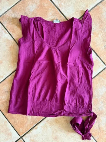 Blouse violet volant sur les épaules et a nouer partie basse in extenso taille 42