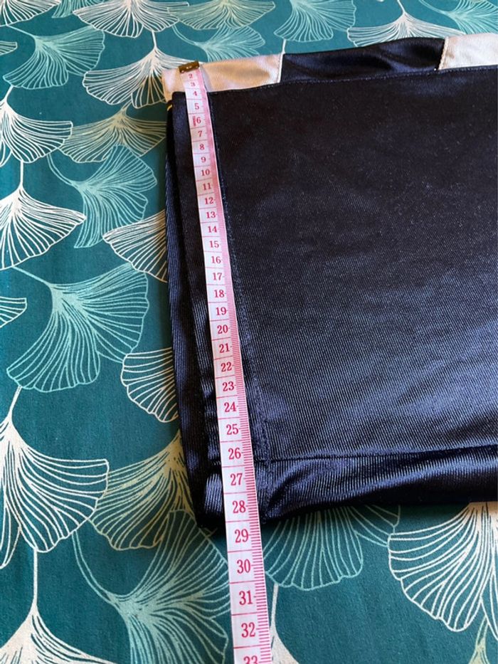 Short léger de sport bleu marine pour enfant Puma taille M 14 ans 386 - photo numéro 7