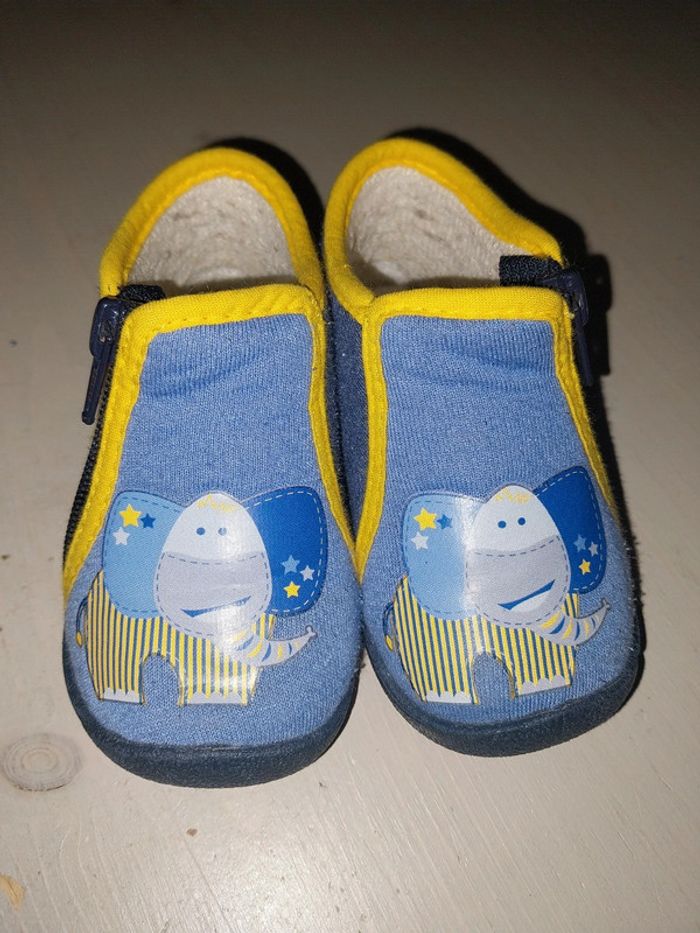 Pantoufles bébé motif éléphant pointure 19
