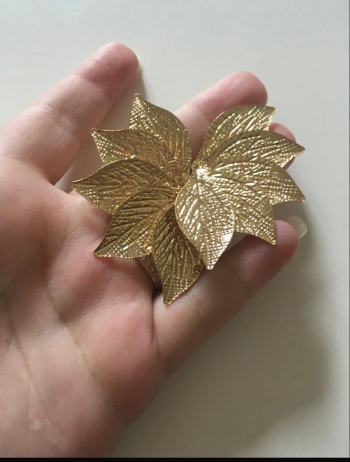 Boucles d’oreilles NEUVES pour femme forme pétales de fleurs  🌼 couleur doré