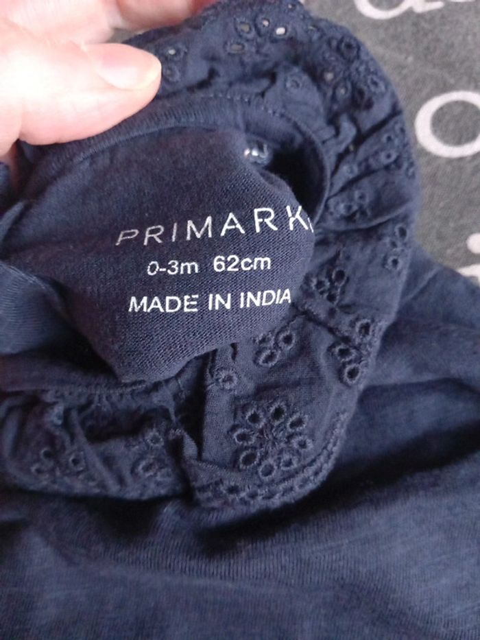 T-shirt taille 0/3mois 62cm primark - photo numéro 2