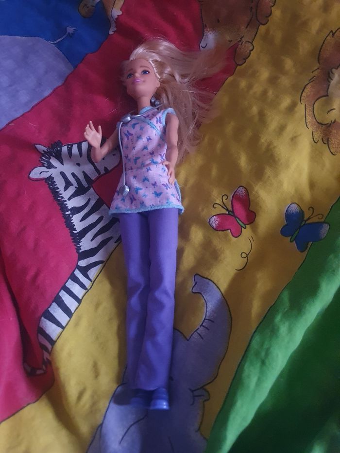 Barbie infirmière