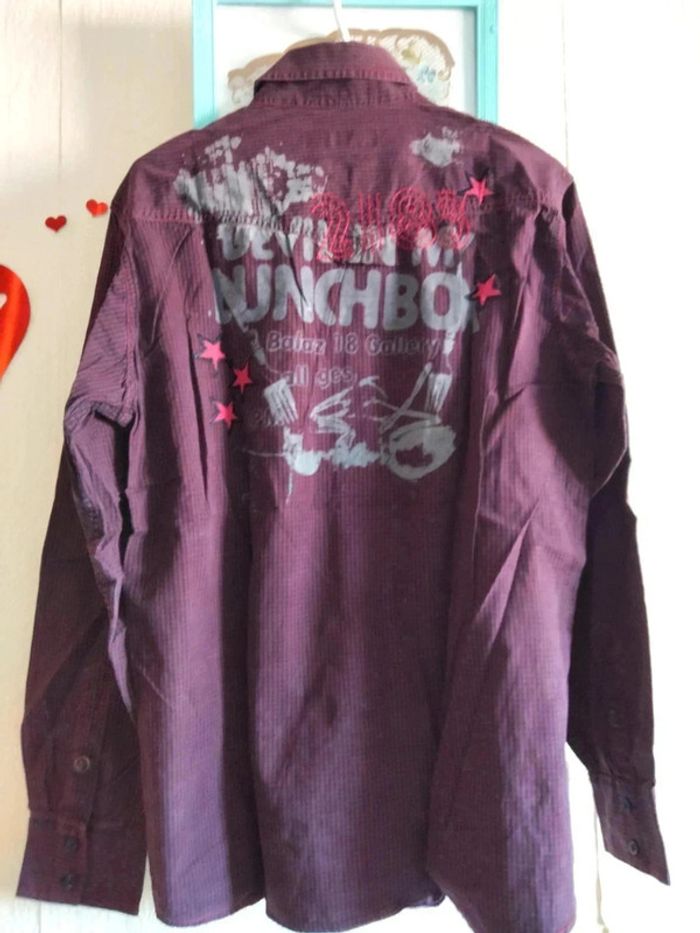 Chemise portée 1 fois avec très beau dessin derrière taille L
