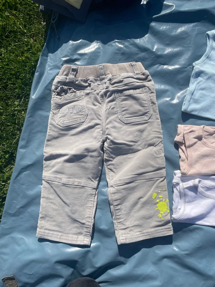 Lot vêtements bodys 24 mois - photo numéro 3