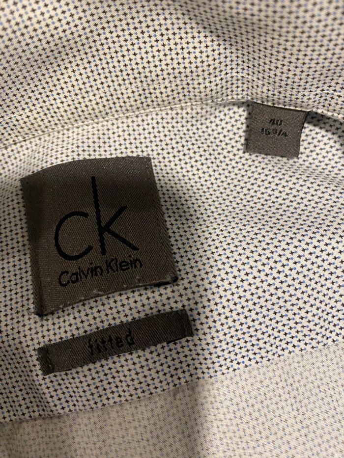 Superbe chemise blanche à motif bleu Calvin Klein taille L 40 traces au col sinon impeccable - photo numéro 7