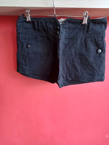 Short noir cache cache