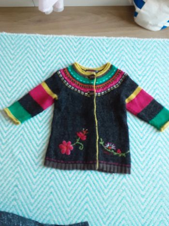 Gilet manteau laine fleurs brodé T. 2 ans