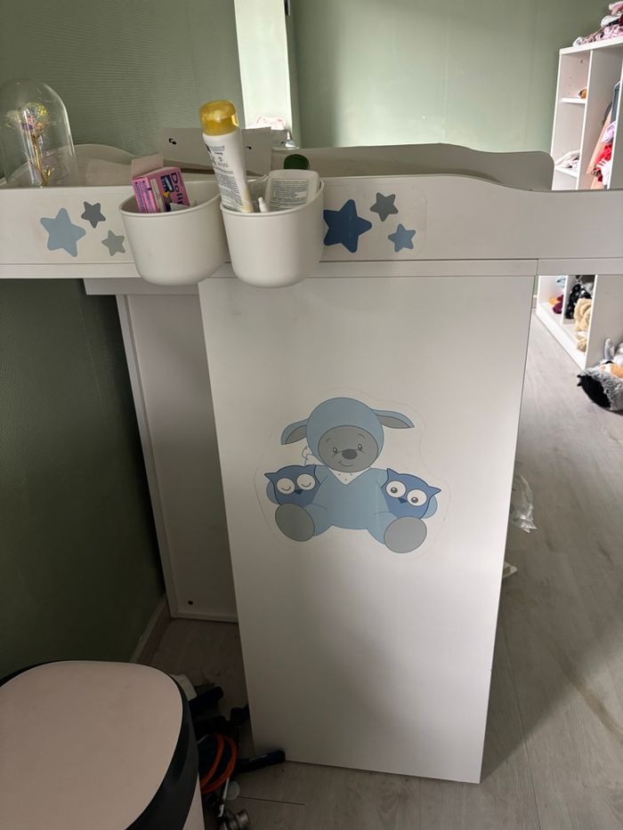 Lit barreau et table à langer - photo numéro 2