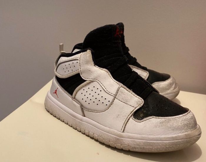 Baskets Jordan _ taille 26