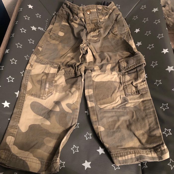 Pantalon cfk 4 ans poche légèrement abîmé