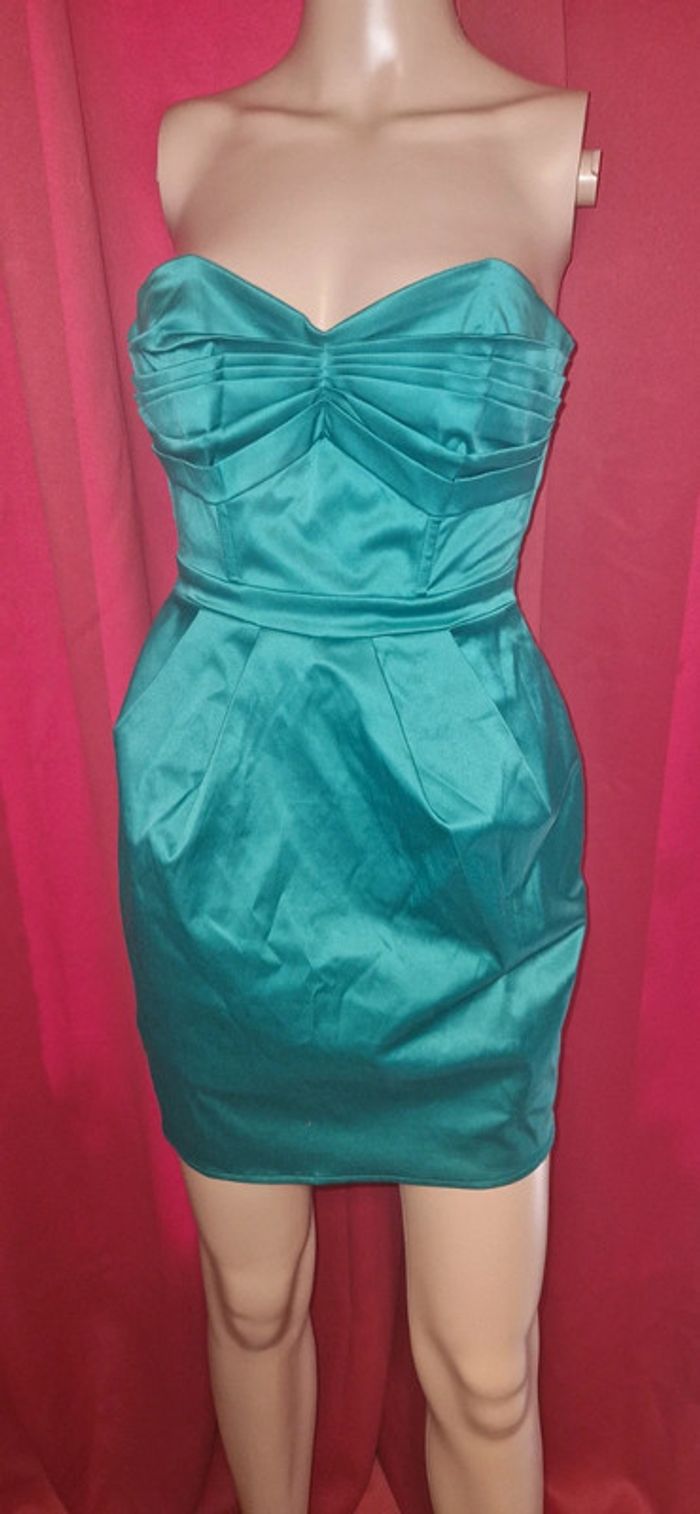 Jolie robe taille XS sans bretelles