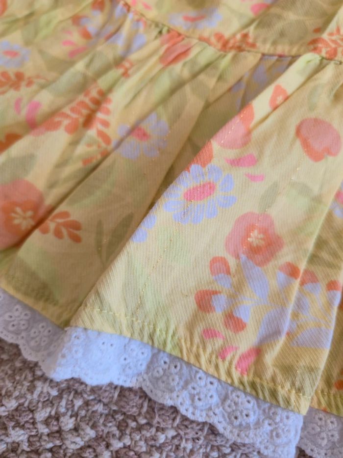 Robe fleurie jaune et orange liseré doré dentelle bandeau jaune à fleurs orchestra 2 ans 23 mois - photo numéro 5