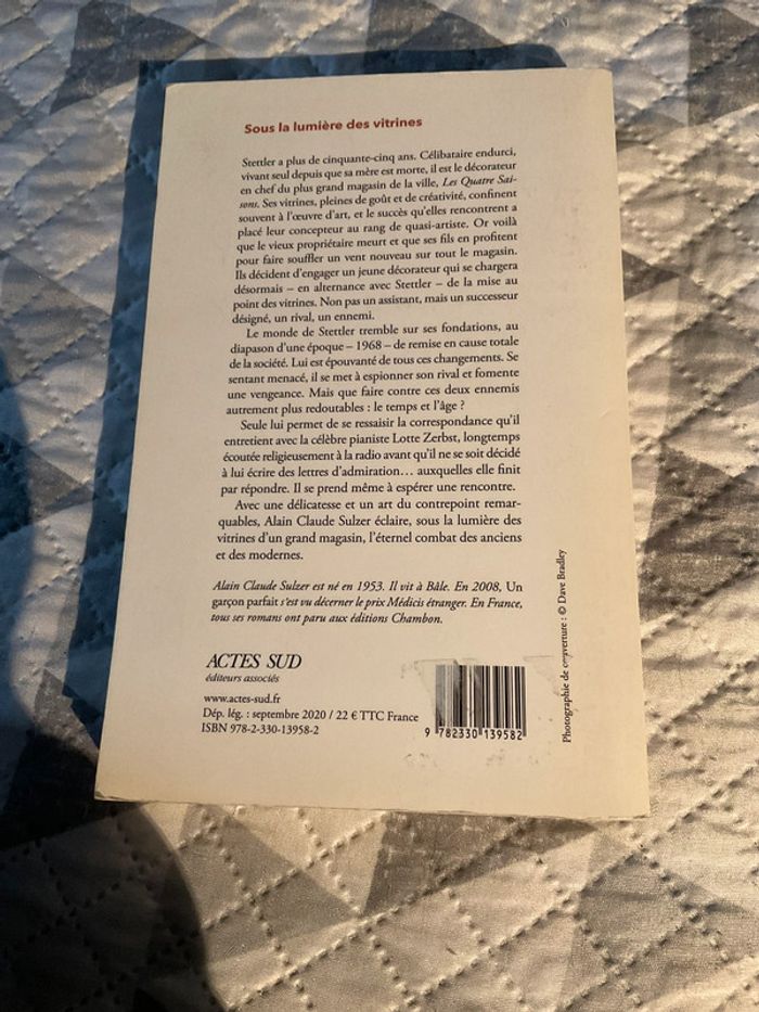 # sous la lumière des vitrines Alain Claude Sulzer - photo numéro 3