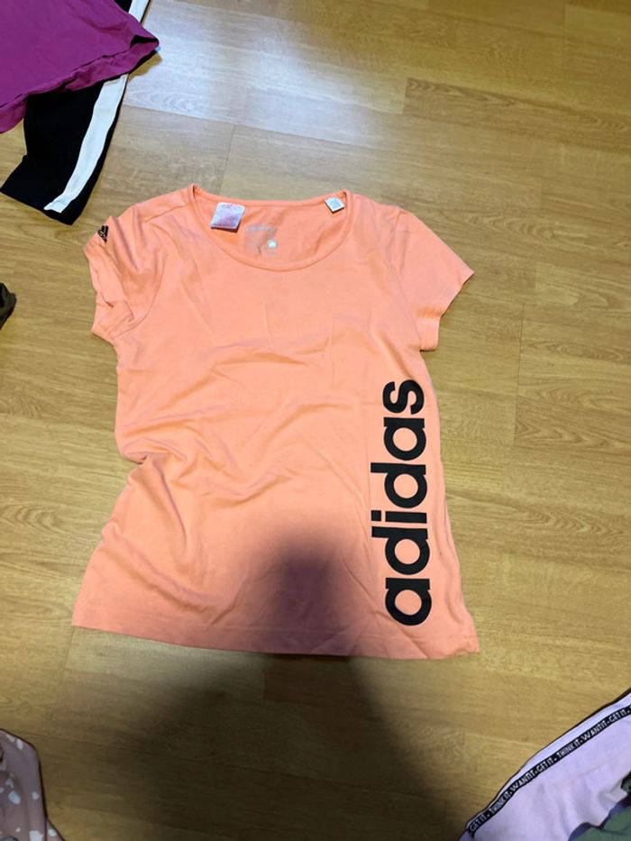 T-shirt Adidas taille taille 13, 14 ans
