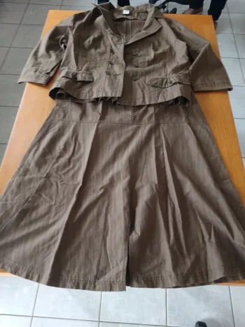 Jupe avec blazer marron