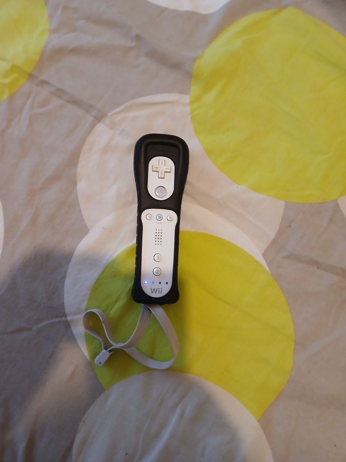 Wiimote sans cache pile - photo numéro 3