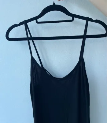 Longue robe noire fluide H&M