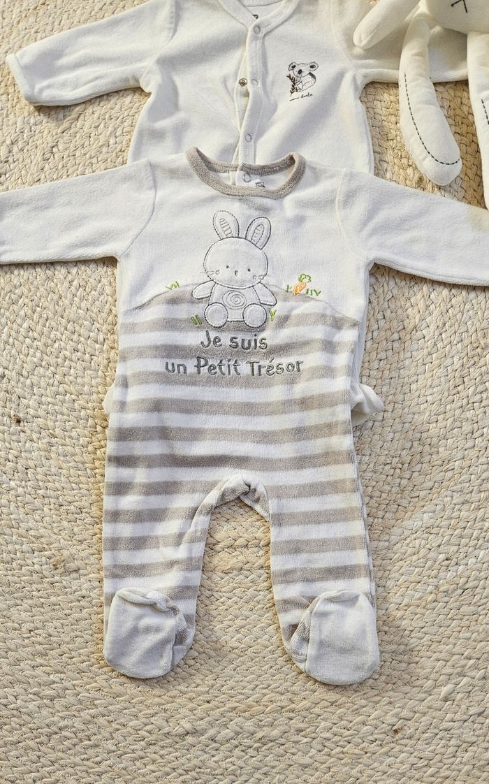 Lot 2 pyjamas velours 3mois - photo numéro 2