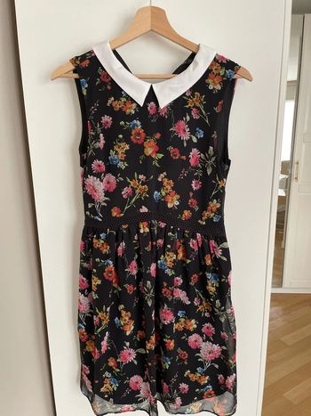 Robe à fleurs col Claudine Zara