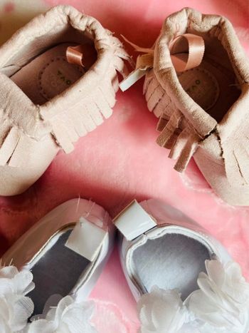 Lots deux escarpins naissance