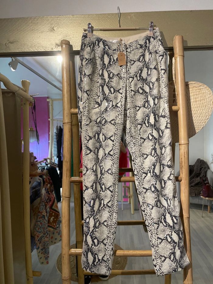 Pantalon imprimé python à sequins See U Soon taille 36 - photo numéro 4