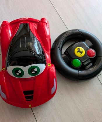 Voiture télécommandée 