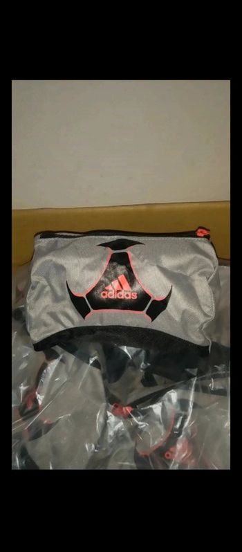 Lot de 100 trousse adidas sous licence