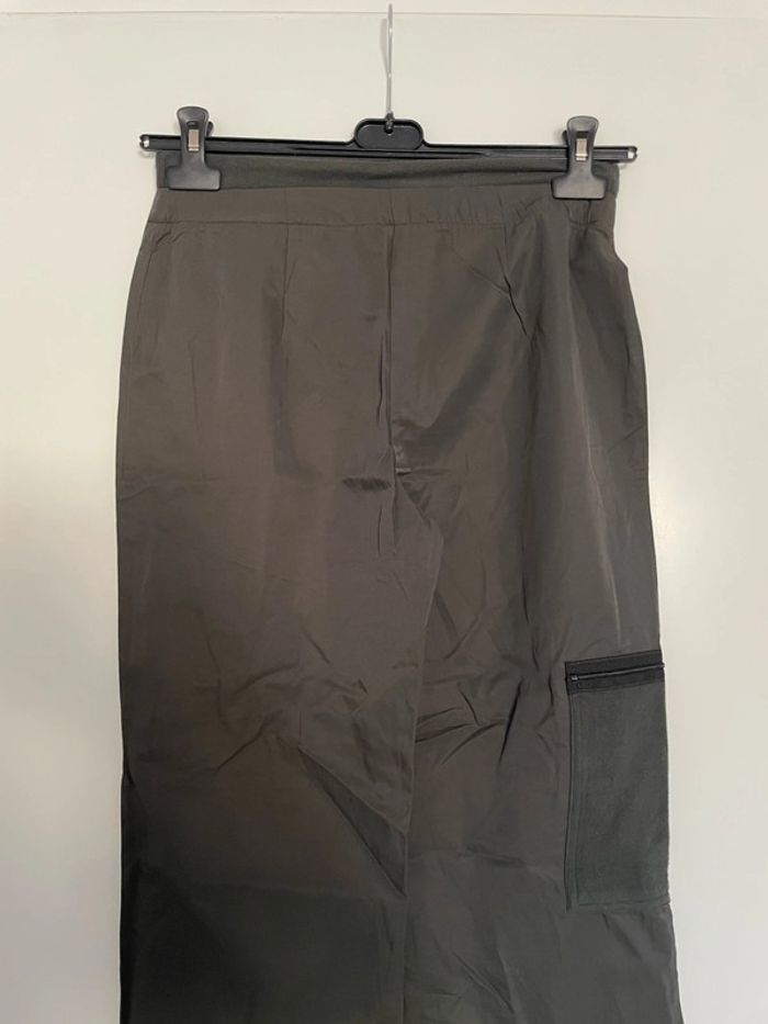 Pantacourt kaki satiné taille haute poche côté Mado Marcel taille 38 - photo numéro 5
