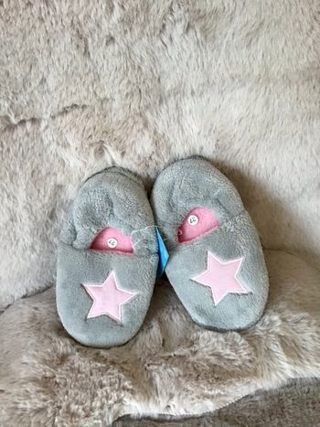 Paire de chaussons taille 27 maintient  élastique gris et rose (0124)