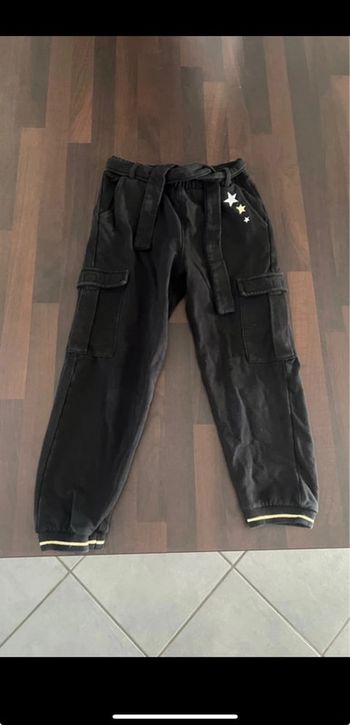 Pantalon noir cargo fille orchestra taille 8 ans en parfait état . 95% coton
