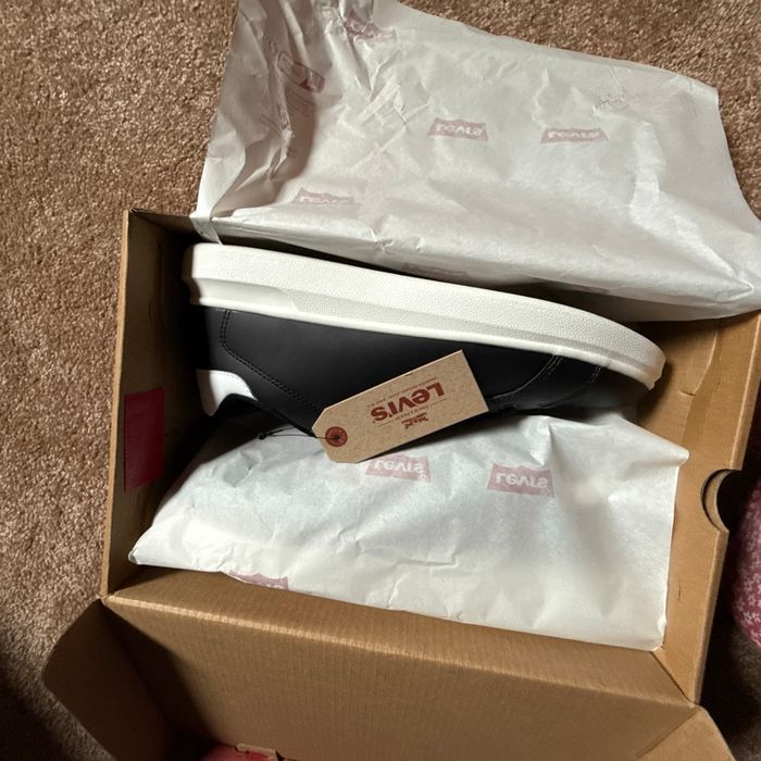 Superbes baskets Levi’s  neuves avec étiquette pointure 39 - photo numéro 7