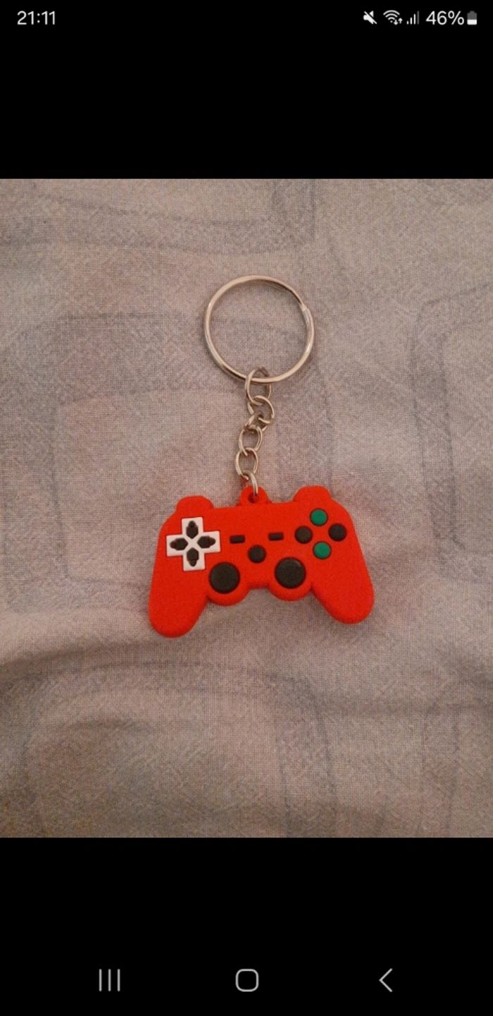 Un sachet, plaquettes de tatouage, porte clé et 2 bracelet qui s enroule. - photo numéro 4