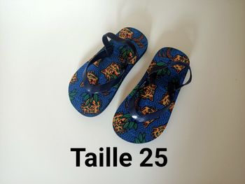 Tongs enfant taille 25