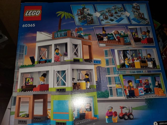 Lego city grand immeuble moderne. - photo numéro 2