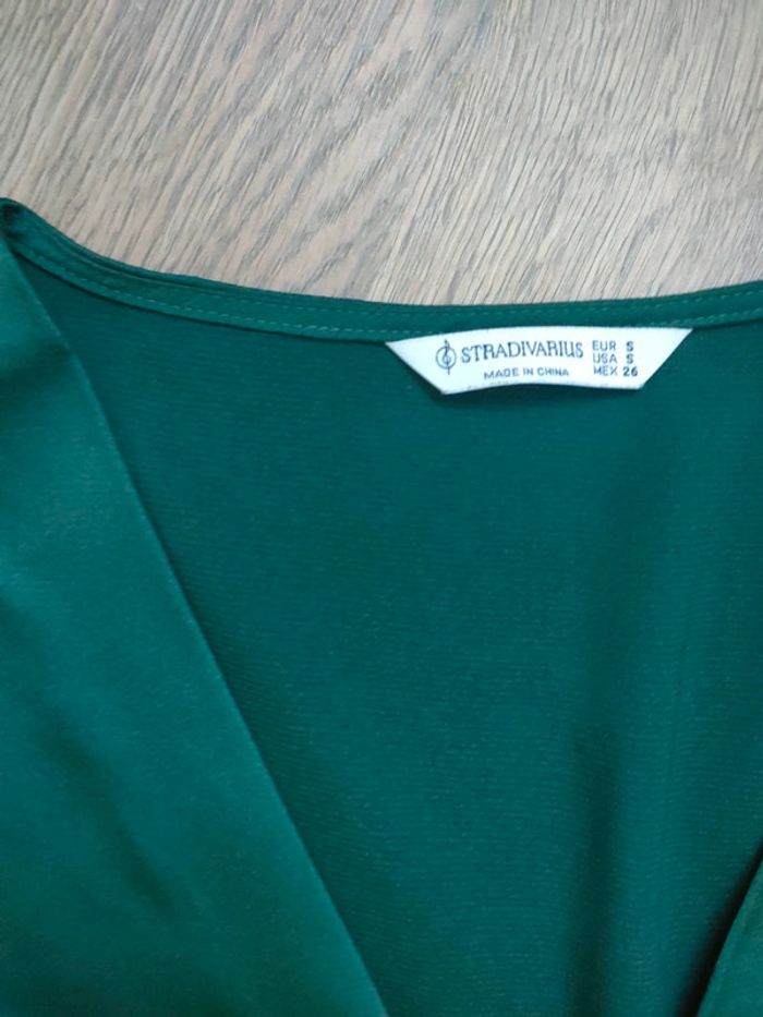 Robe Stradivarius vert sapin satiné - photo numéro 4