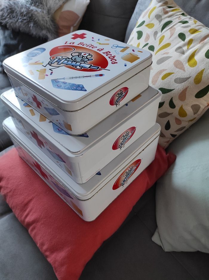 3 boîtes à bobos