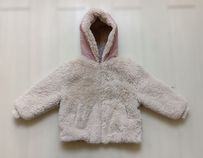 Manteau. Doudoune reversible rose et fausse fourrure à capuche. Zara. Taille 4 - 5 ans. 110 cm - photo numéro 6