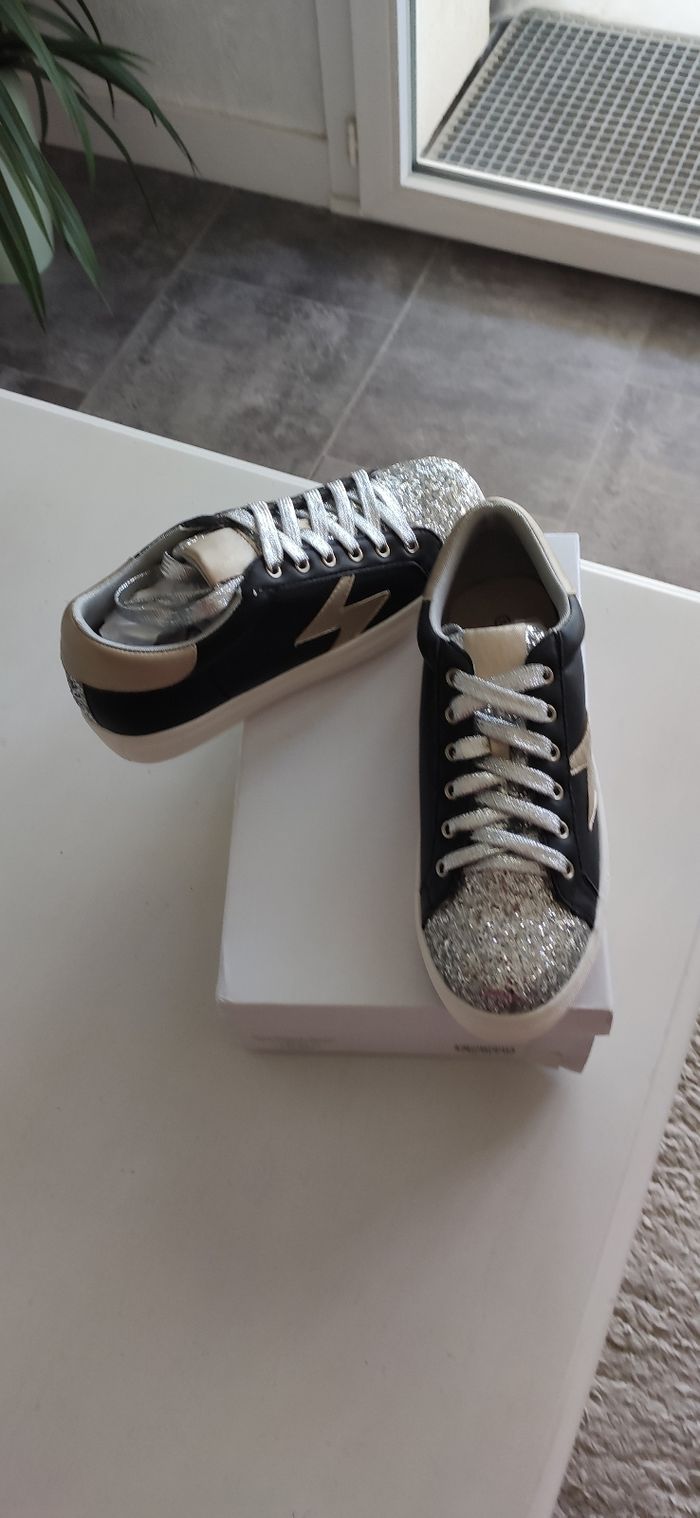 Sneakers à lacets noires et grises