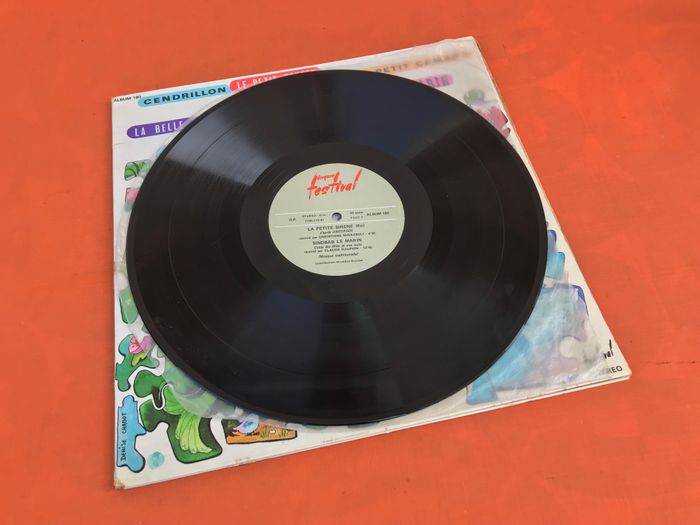 Album 2 Vinyles 33 tours  Cendrillon, Le Petit Poucet, Le Vilain Petit Canard - photo numéro 5